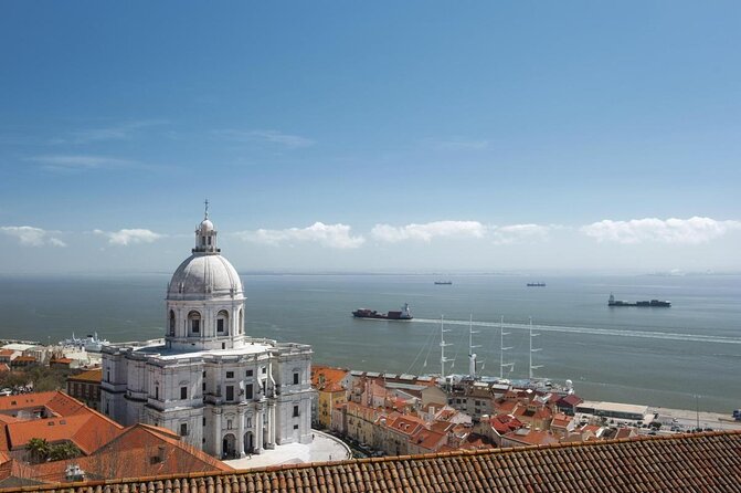 Lisbon Sailing Tour on a Luxury Sailing Yacht with 2 Drinks - Key Highlights at a Glance