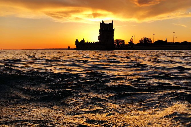 Lisbon: Sunset Cruise With Drinks on Spacious Yacht - Cruising Up Toward Cristo Rei and the Kings’ Riverfront Square
