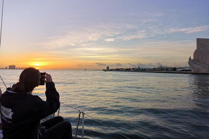 Lisbon Sunset Sailing Tour on Luxury Sailing Yacht with 2 Drinks - When the wind picks up: what to wear and how to stay comfortable