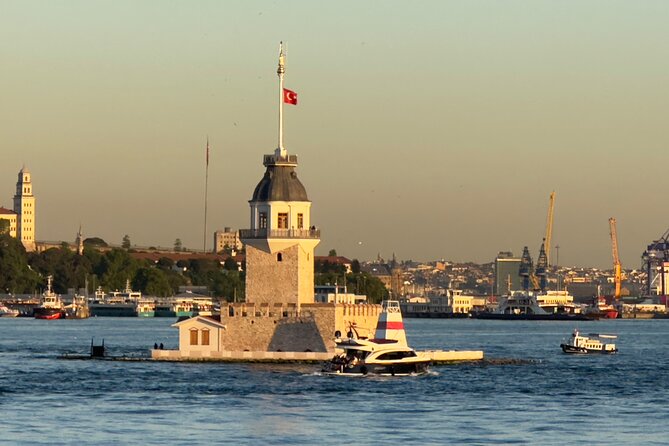 Luxurious Bosphorus Small Group Sunset Yacht Cruise with Snacks - Why This 2.5-Hour Bosphorus Cruise Works for First-Time Istanbul