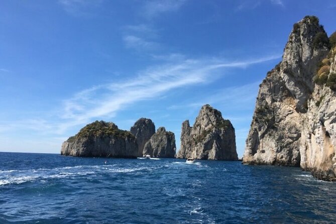 Luxury Capri Dining Experience & Aperitif with Yacht Transfer - What to Expect From the Crew and Language Support