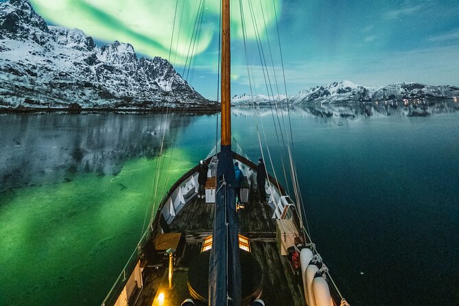 Luxury Northern Lights Yacht Cruise with Hot Tub from Tromsø - Hot Tub Setup: Swimwear, Towels, and Staying Warm Without Fuss