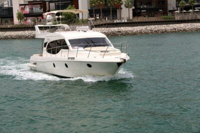 Luxury Yacht Charter : Dubai Marina, Atlantis The Palm & Burj Al Arab - Private yacht basics: crew, comfort, and small luxuries that actually help