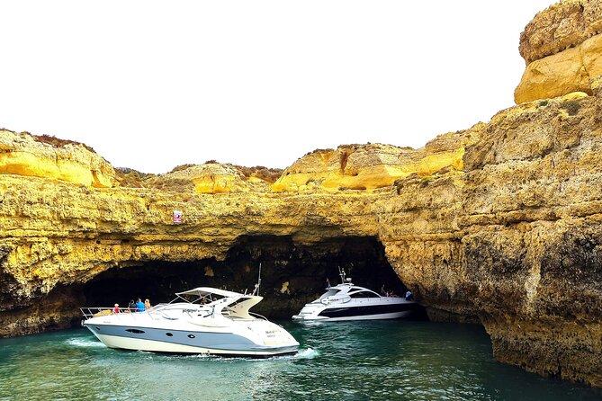 Luxury Yacht Rental with crew - On the Algarve water near Quarteira: what the 3-hour format really gives you