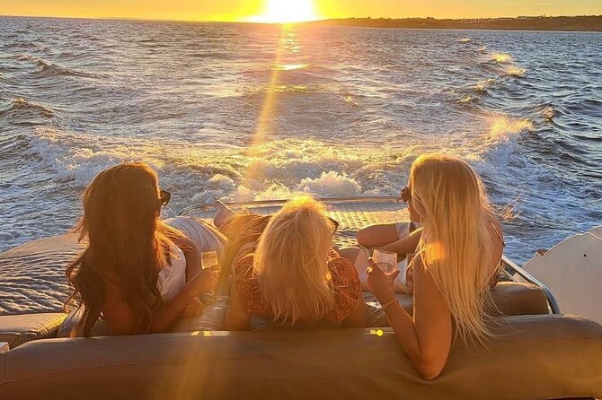 Luxury Yacht Rental with crew - Champagne welcome and unlimited drinks: why it feels like more than a tour