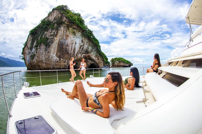 Luxury Yacht & Snorkel with All inclusive Open bar and lunch - Snorkeling and paddleboarding: gear is included, but conditions still rule