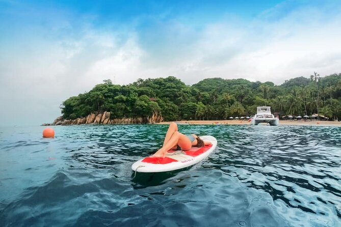 Luxury Yacht & Snorkel with All inclusive Open bar and lunch - Lunch and the open bar: what’s included, and what can vary on the beach