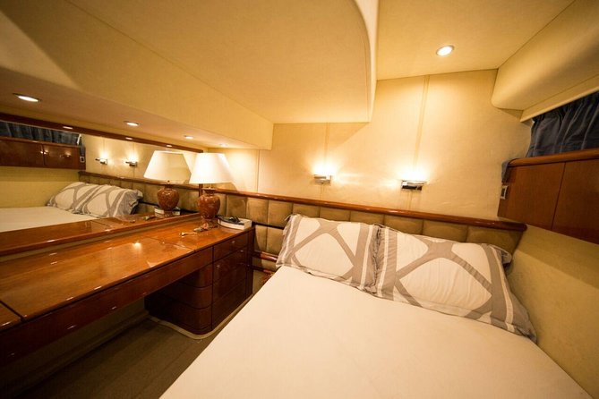 Luxury Yacht Tour Around Palm Island - Crew and service: warm welcomes and flexible support