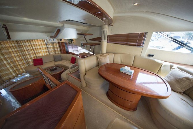 Luxury Yacht Tour Around Palm Island - What to expect when you arrive: getting on board smoothly