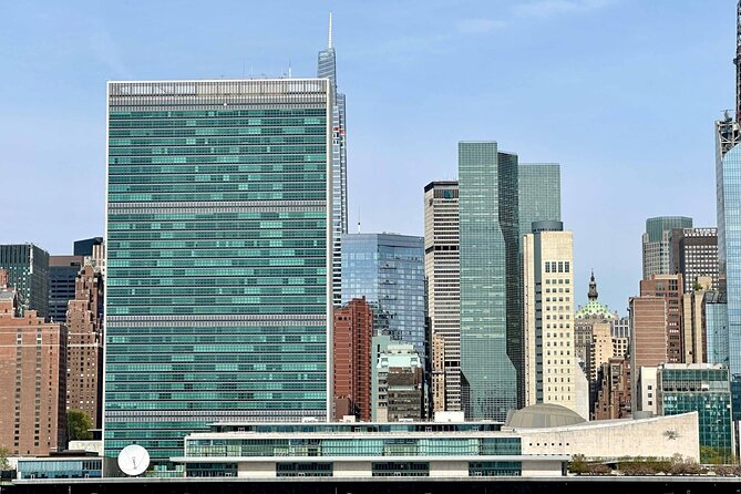 Manhattan Architecture Yacht Cruise - Financial District and Woolworth Building: where the narration gets specific