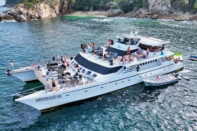 Mega Yacht Limousine of the Sea 1: Puerto Vallarta - All-inclusive food and drinks: the part you’ll remember