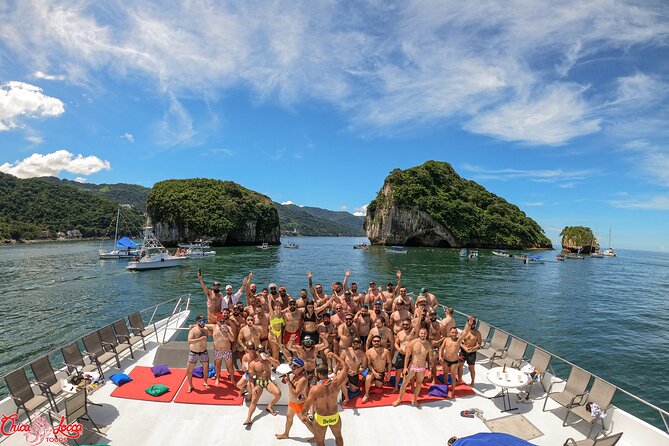 Mega Yacht Limousine of the Sea 1: Puerto Vallarta - Bathrooms, photos, and the little comforts that reduce stress
