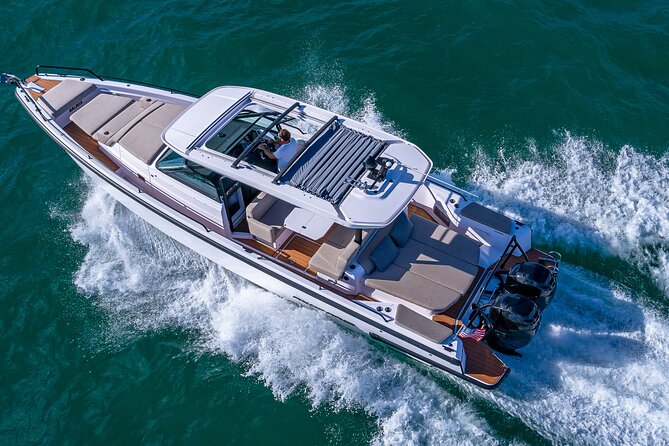 Miami Bay Discovery Private Yacht Cruise with Captain - Private Yacht on Biscayne Bay: What You Gain with a Captain