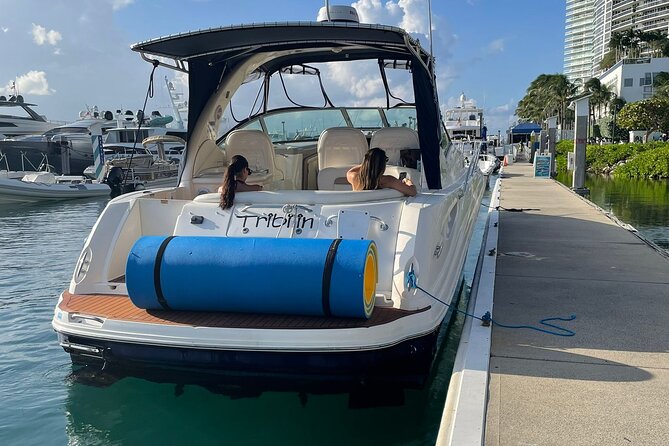 Miami Private Yacht Rental 2 to 4 hours for 12 people - Food and drinks: how to make it easy, not messy