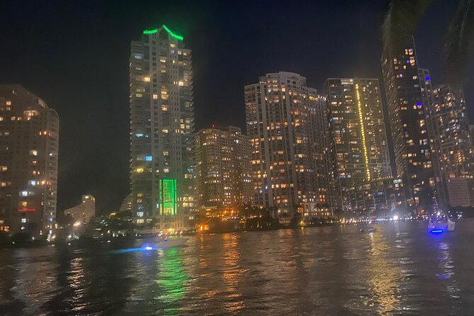 Miami Sightseeing Cruise on a Luxury Yacht - Comfort and crowd reality: what can go wrong on a “luxury” label