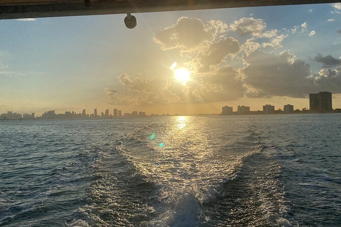 Miami Sightseeing Cruise on a Luxury Yacht - Timing, seating, and getting a photo-friendly spot
