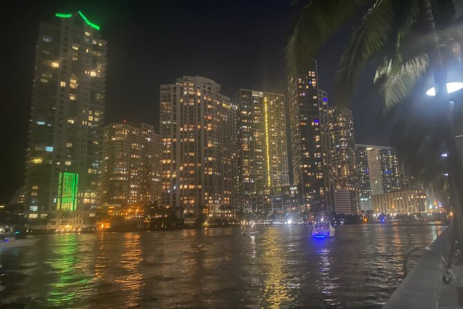 Miami Sightseeing Cruise on a Luxury Yacht - Who should book this cruise, and who should look elsewhere?