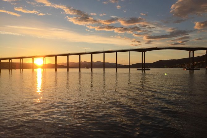 Midningtsun - Luxury Yacht Arctic Queen - Your main stop: a 2-hour Arctic cruise around Tromsø’s mountains and islands