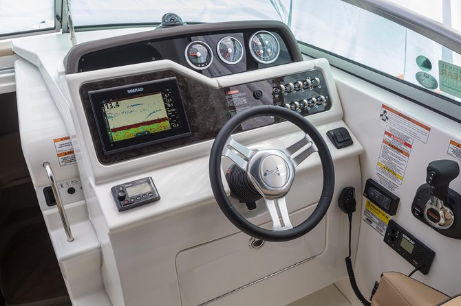 Motor Yacht (2020)Luxury Private Cruise Around Santorini - Thirassia Island: The Most Likely Place to Feel Real Greece