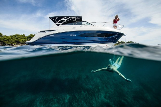Motor Yacht (2020)Luxury Private Cruise Around Santorini - The Transfer Plan: Getting From Your Hotel to the Marina