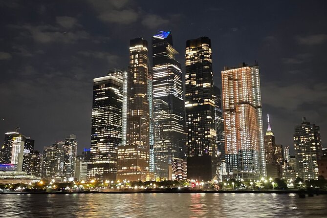 New York City Bright Lights Skyline Cruise on Yacht - The free drink: your included break on the water