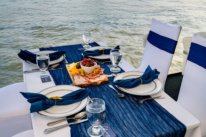 New York City Dinner Cruise on Luxury Yacht with Live Music - What you’re really paying for: dinner plus skyline time