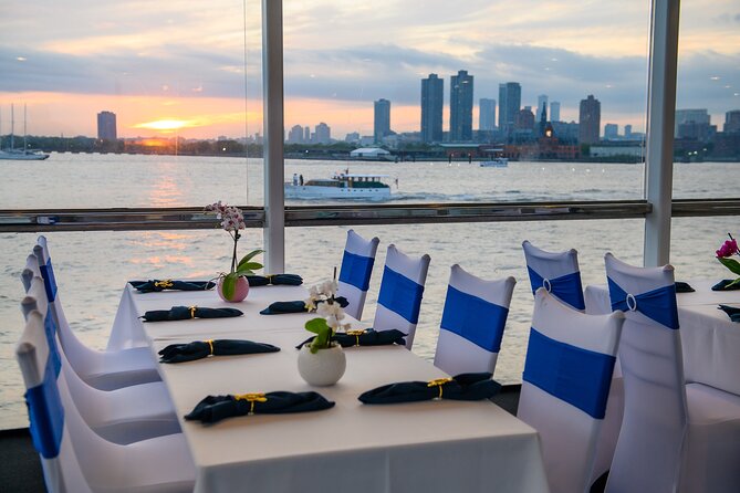 New York City Dinner Cruise on Luxury Yacht with Live Music - Live music at sea: great energy, no substitute for commentary