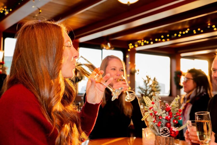 New York City: Holiday Jazz Classic Motor Yacht Cruise - Holiday Jazz on a Yacht: The Real Mood of This Cruise