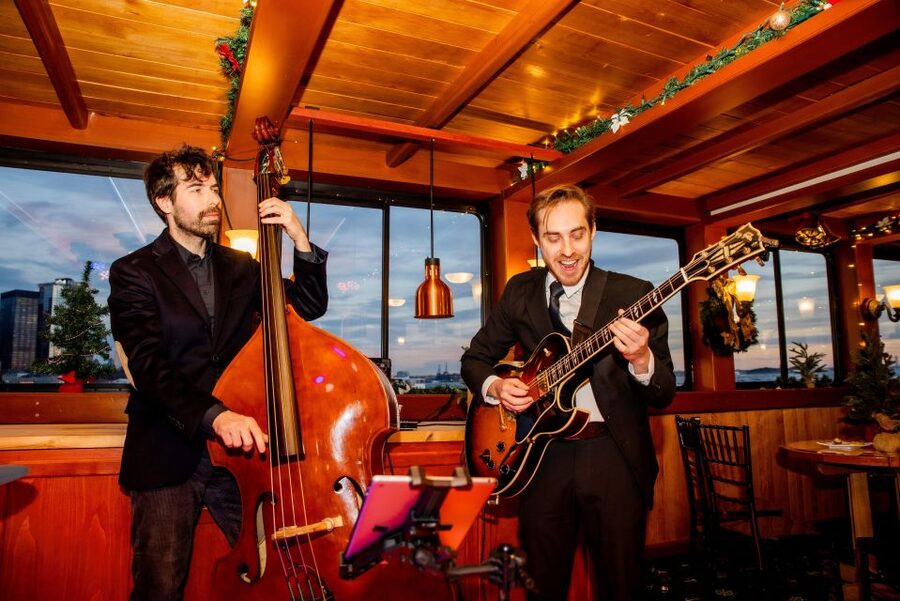 New York City: Holiday Jazz Classic Motor Yacht Cruise - Route Comfort and Seating: How to Get the Best Night Experience