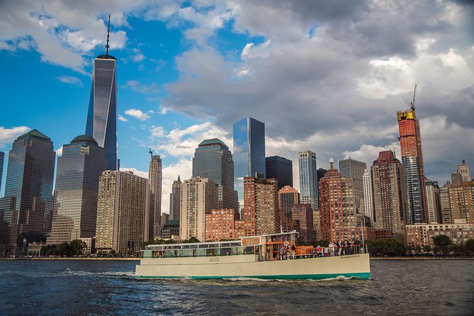 New York City Sunset Cruise on a Yacht - Onboard vibe: music over narration, plus comfort that actually matters