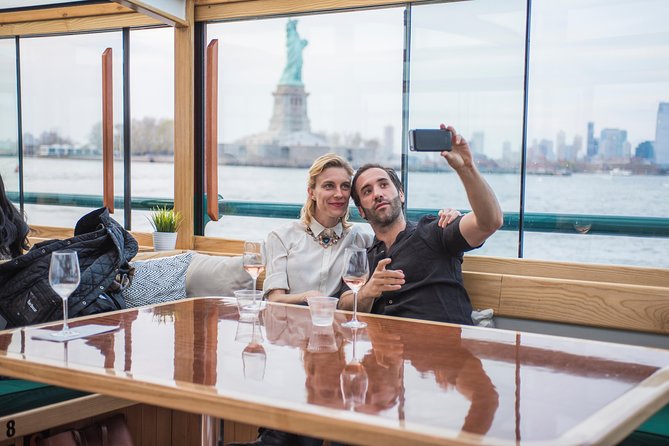 New York City Sunset Cruise on a Yacht - Drinks and the onboard menu: what to expect from the included beverage
