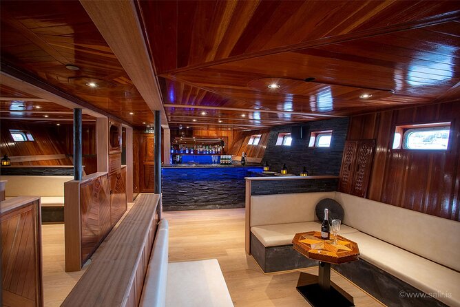 Northern Lights Yacht Cruise in Reykjavik - Wi‑Fi for Live Photos: Sharing Without Losing the Moment