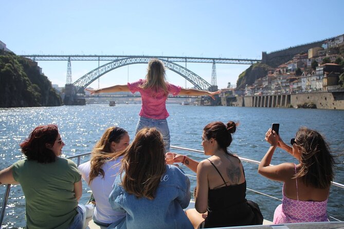 Port : 6 Bridges Private Yacht Cruise with Local Wine & Snacks - Wine and snacks: the part that turns sightseeing into a memory