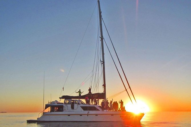 Private 2hr Yacht Hire Whitsundays - The Plan: Stop 1 Airlie Beach, Stop 2 Whitsunday Islands Views