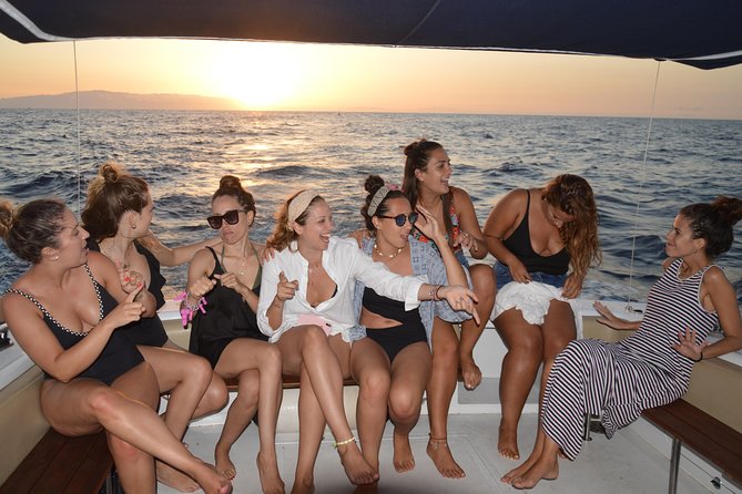 Private Charter: Yacht Rental in Tenerife (Adeje) - Costa Adeje Yacht Start: A smooth launch at Puerto Colón