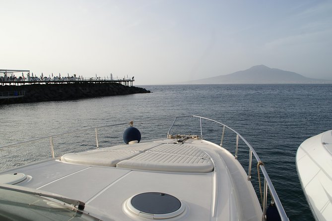 Private Cruise to Capri from Sorrento - yacht 50' - The cruise route: coast views, then Capri approach