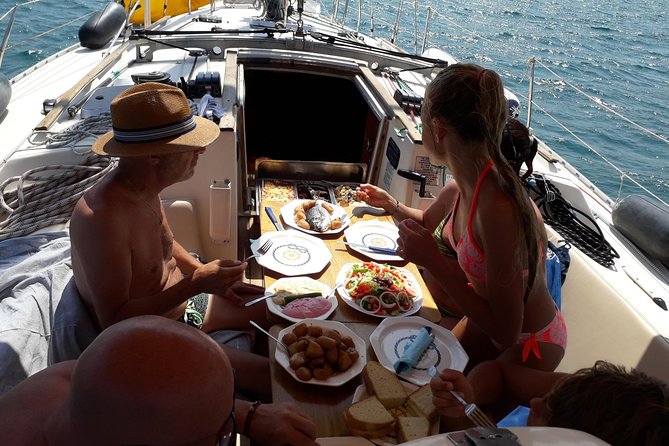 Private cruise with a sailing yacht Koursaros - Private yacht sailing from Larnaca: why it’s a smart switch-up