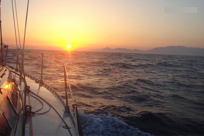 Private cruise with a sailing yacht Koursaros - Picking your time slot: morning calm or afternoon glow
