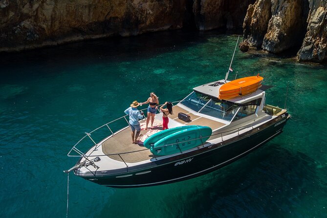 Private custom Blue & Green Cave tour with yacht from Hvar town - Key things that make this yacht day work