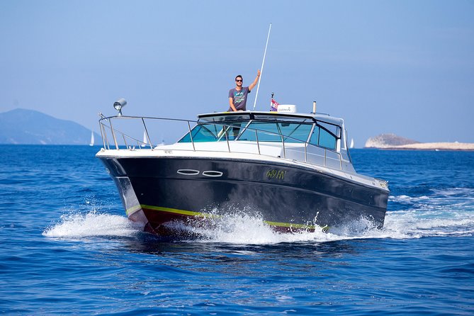 Private custom Blue & Green Cave tour with yacht from Hvar town - Onboard comfort: light snacks, sundecks, and Wi‑Fi