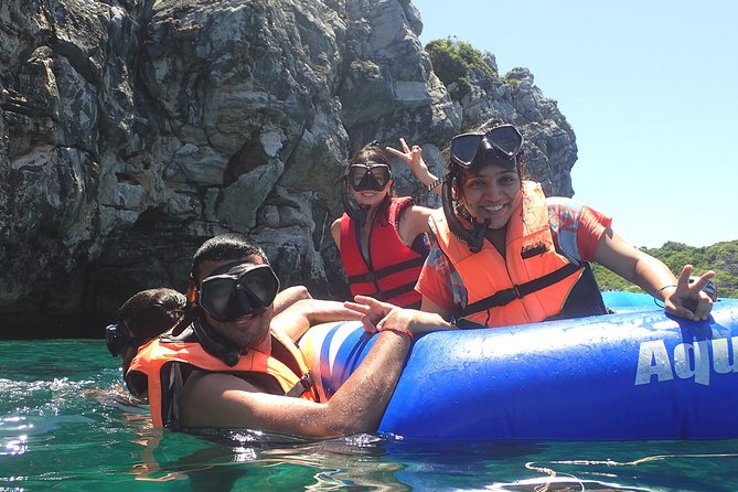 Private Full-Day Red Dragon Yacht to Angthong National Marine Park - The lunch and cruising rhythm around Ko Lao Yu