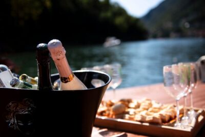 Private Lake Como Yacht Tour Experience on Colombo Boat - The onboard setup: guide, language, snacks, and Prosecco