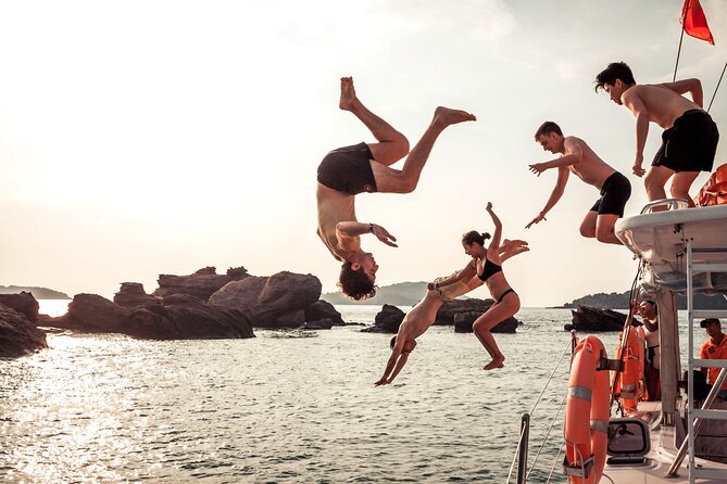 Private Luxury Sunset Cruise on Yacht in Nha Trang - Boarding with champagne, fruit, and a steward-led plan