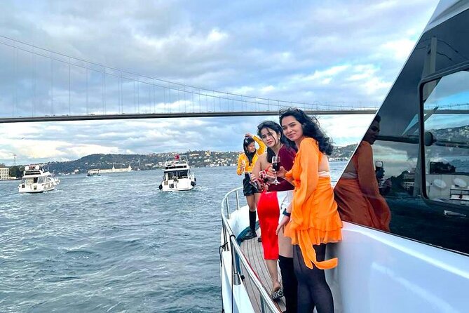 Private Luxury Yacht Cruise in Istanbul Bosphorus - Rumeli Hisarı: the Ottoman fortress at the Bosphorus narrows