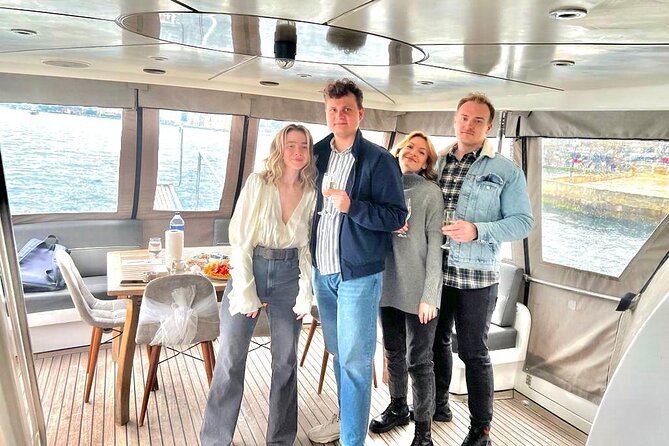Private Luxury Yacht Cruise in Istanbul Bosphorus - Beylerbeyi Sarayı and the imperial summer mood