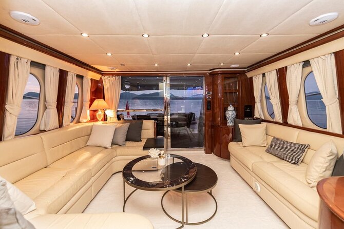 Private Luxury Yacht Cruise on Bosphorus - Ortaköy and Bebek: Two Shores, Two Moods