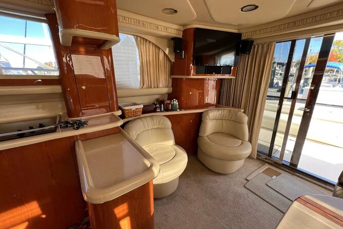 Private Luxury Yacht Cruise Tour in Miami Beach and Biscayne Bay - The Human Side: Licensed Guide and a Captain Who Sets the Tone
