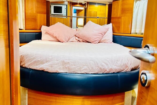 Private Luxury Yacht Tour From Dubai Marina - What the optional swim stop adds (and what to plan for)