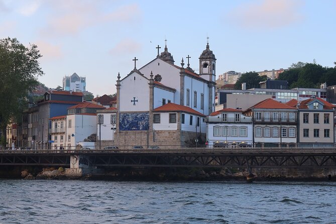 Private Porto Sailing Yacht Sunset Sightseeing Tour - Comfort and photos: how to get the best experience on deck