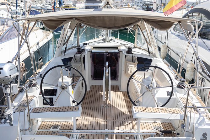 Private sailing yacht by the Bay of Palma and nearby coves - Key things to know before you sail